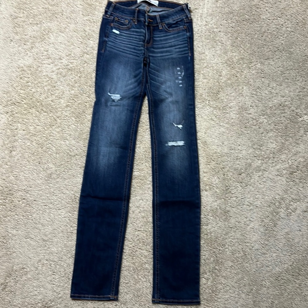 Hollister jeans size 23/34, new with tags